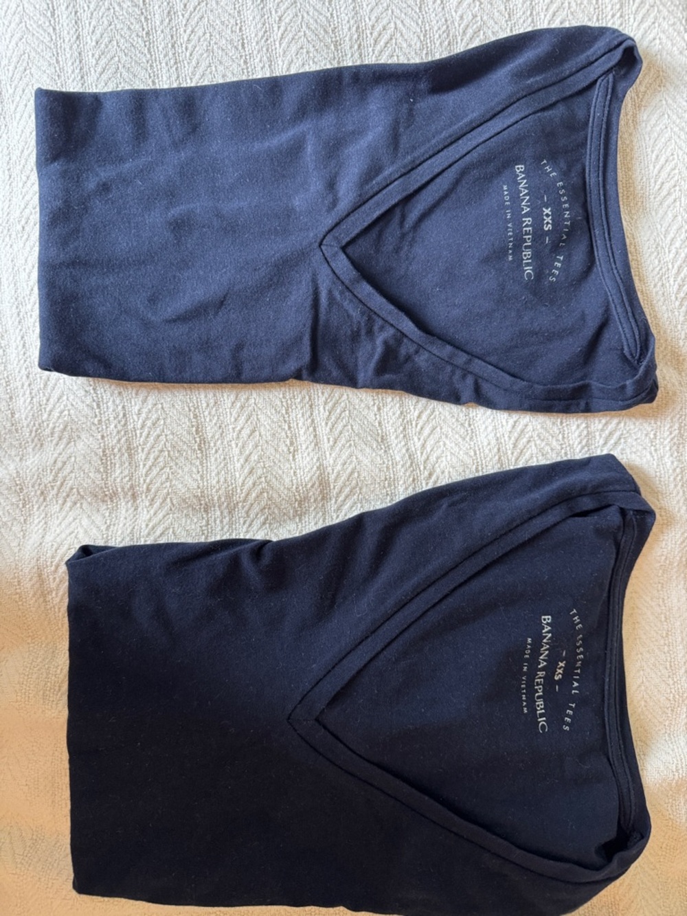 Banana Republic Black V-Neck Tee set